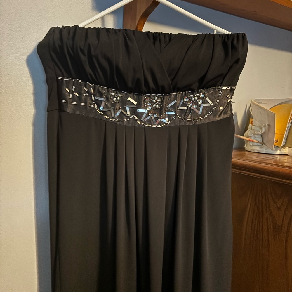Elegant Black Strapless Dress